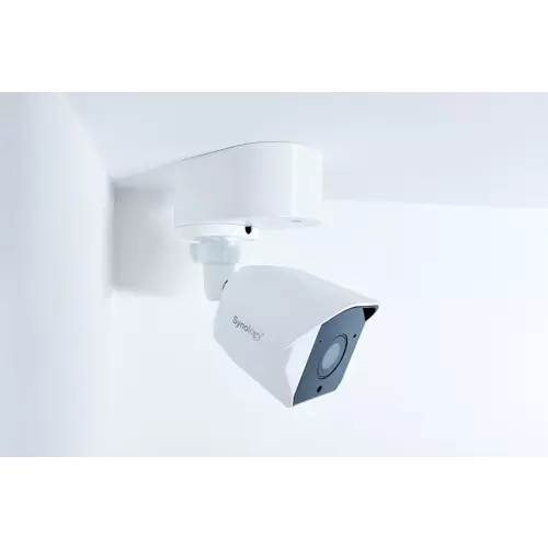 obrázek produktu SYNOLOGY držák s krytkou kabelů pro kamery BC500 na stěnu a strop, bílý